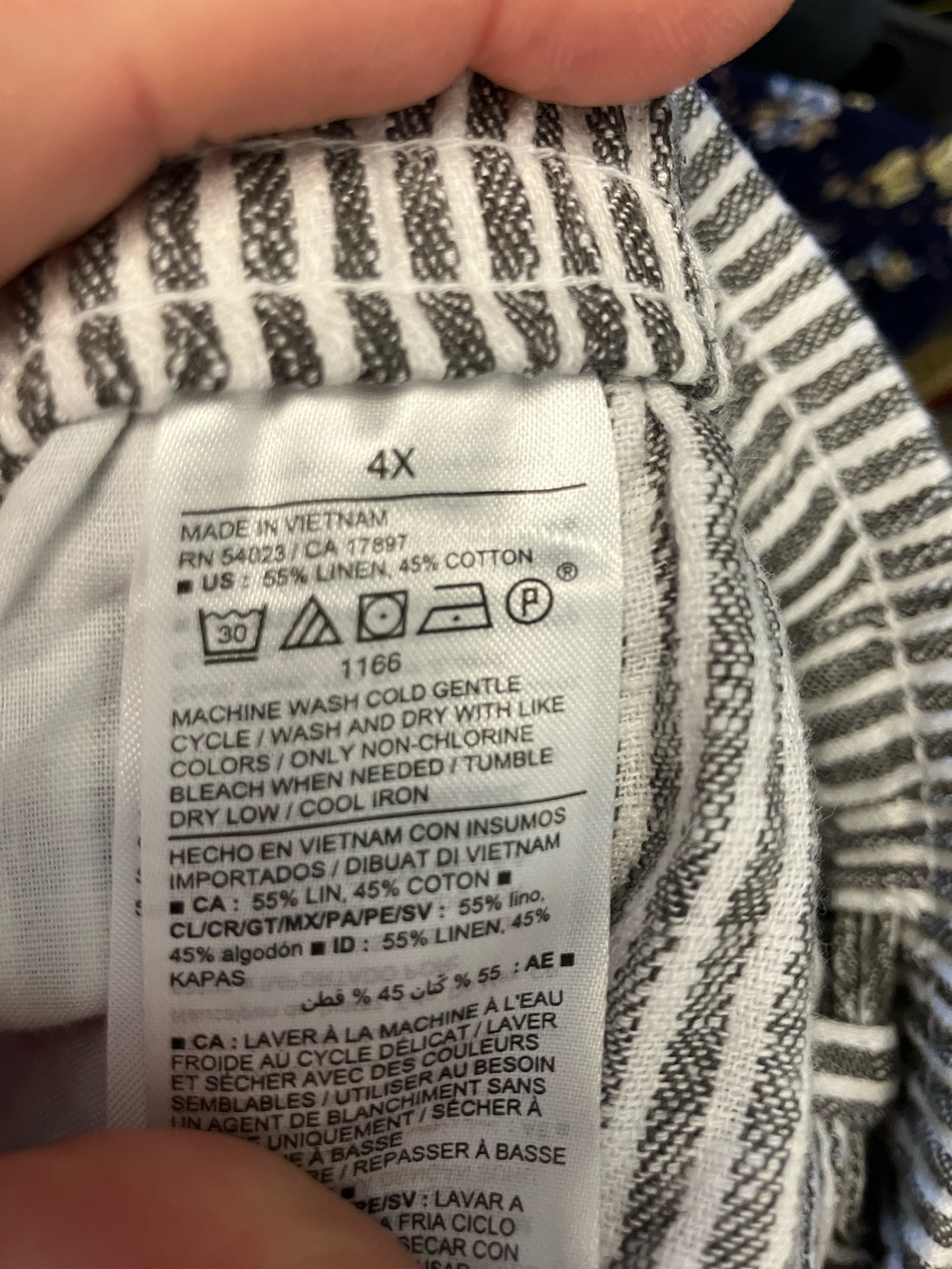 Old Navy Grey and White Striped Women’s Shorts - Picture 6 of 7